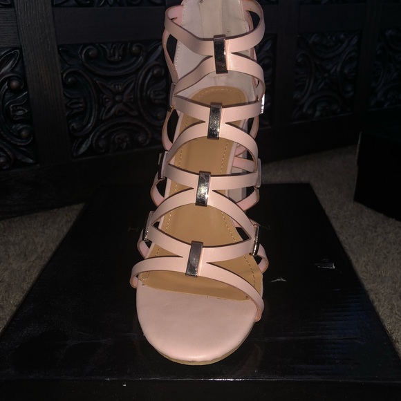 Strappy block heel - Picture 3 of 4